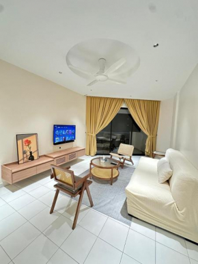 NEWLY RENOVATED Comfy Beachfront View At Seri Bulan Port Díckson